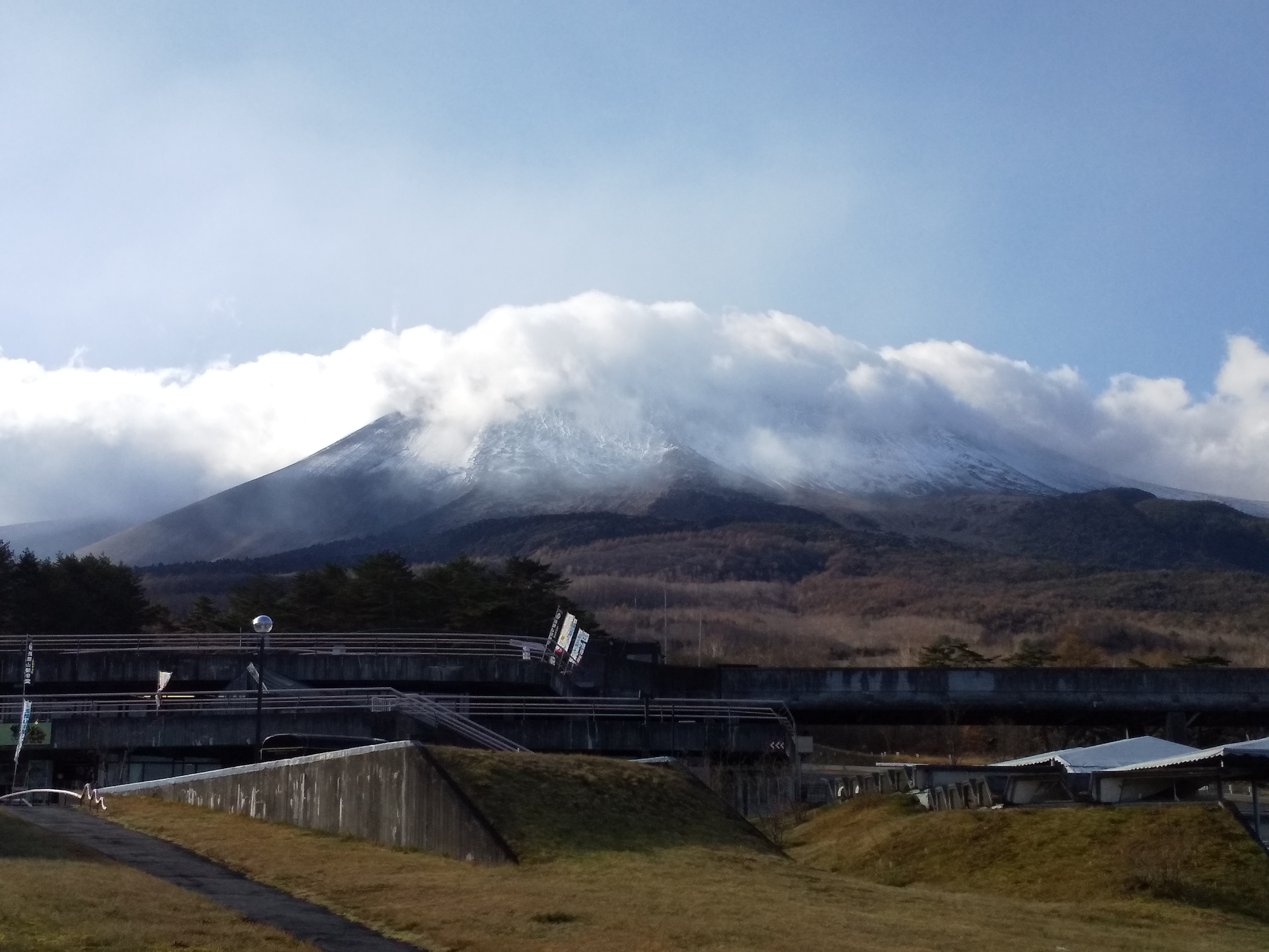 初冠雪の浅間山